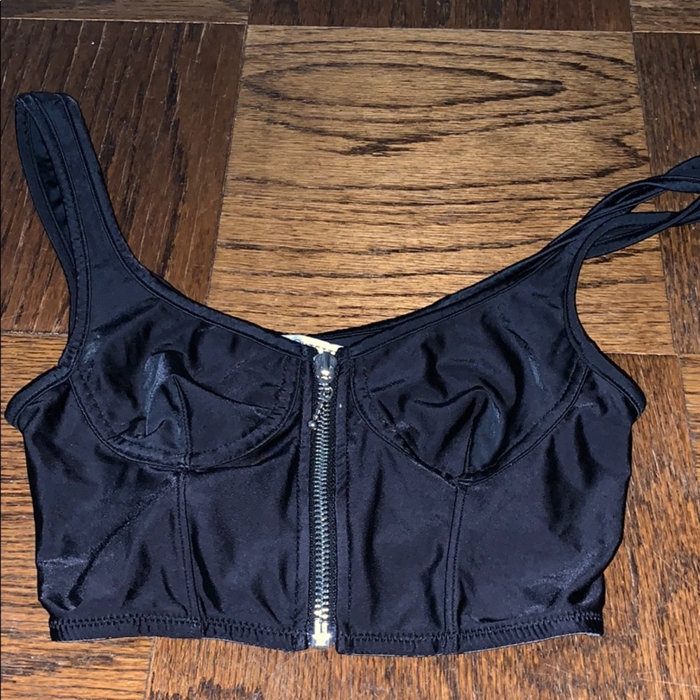 Cropped shiny black top